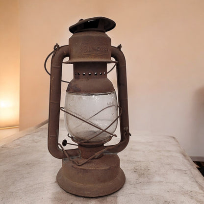 Antique Beacon GSW Barn Lantern With Globe Made In Canada