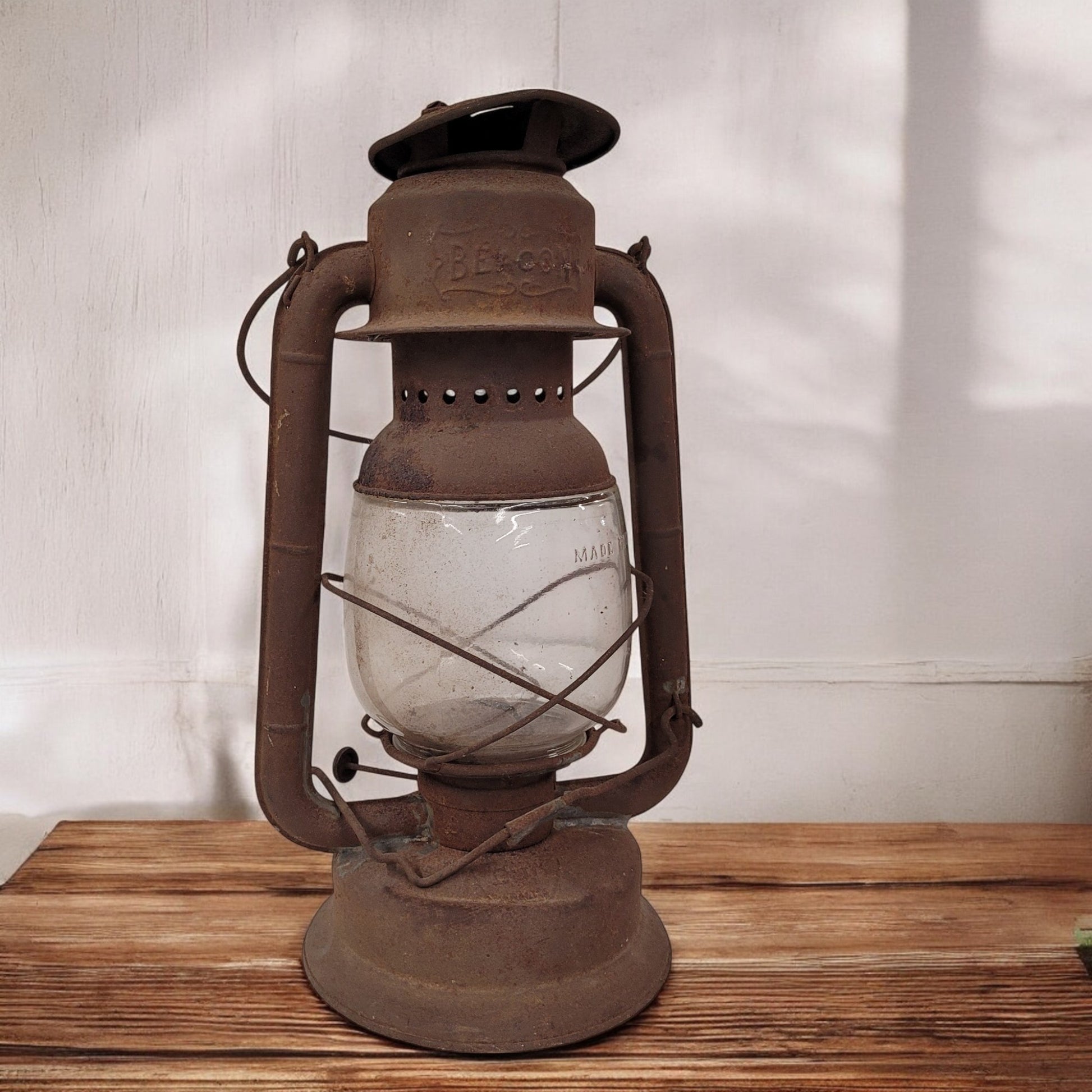 Antique Beacon GSW Barn Lantern With Globe Made In Canada