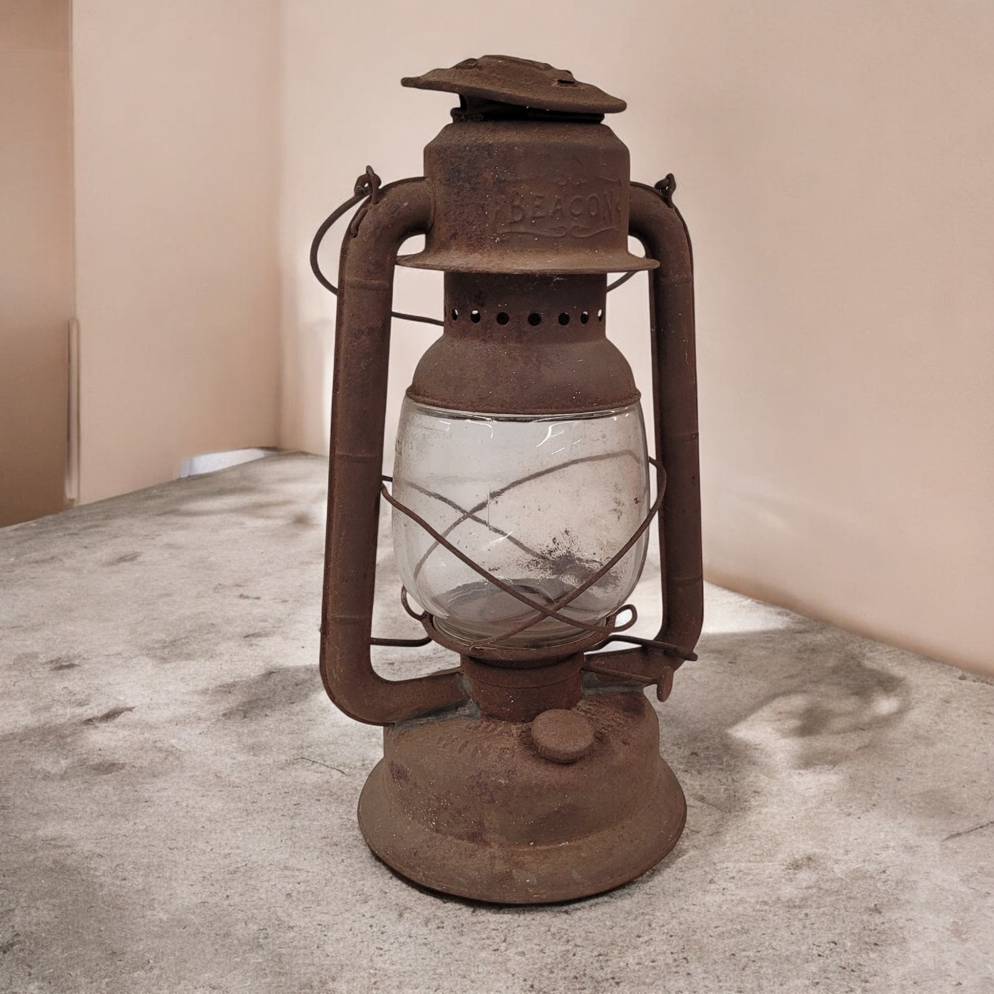 Antique Beacon GSW Barn Lantern With Globe Made In Canada