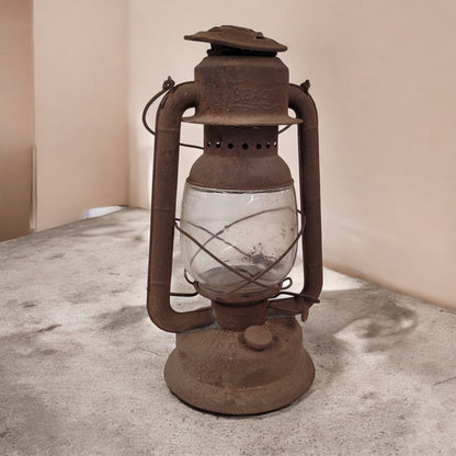 Antique Beacon GSW Barn Lantern With Globe Made In Canada