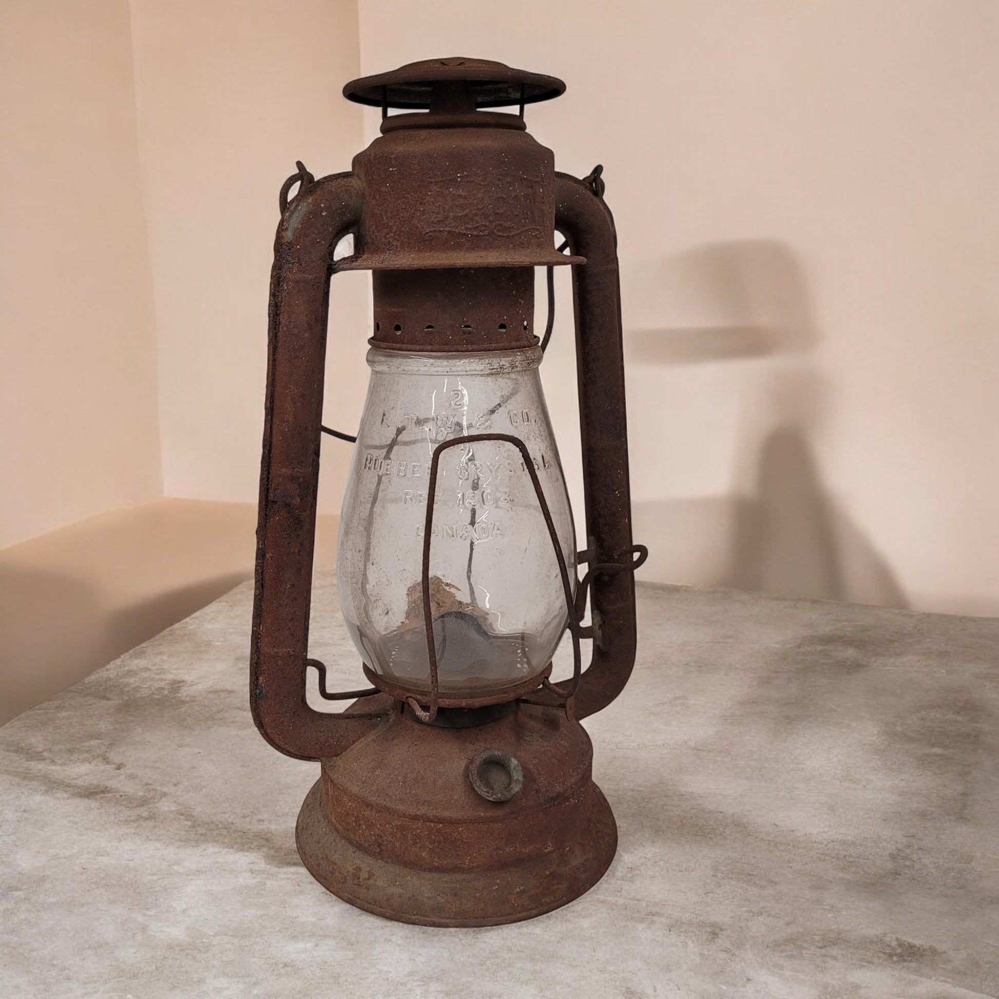 Antique Beacon GSW Barn Lantern With Globe