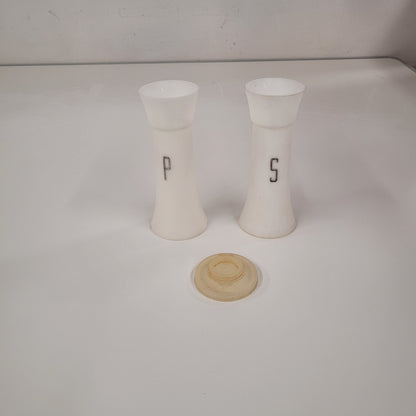 Vintage Tupperware Salt And Pepper Shakers 1 Lid 718