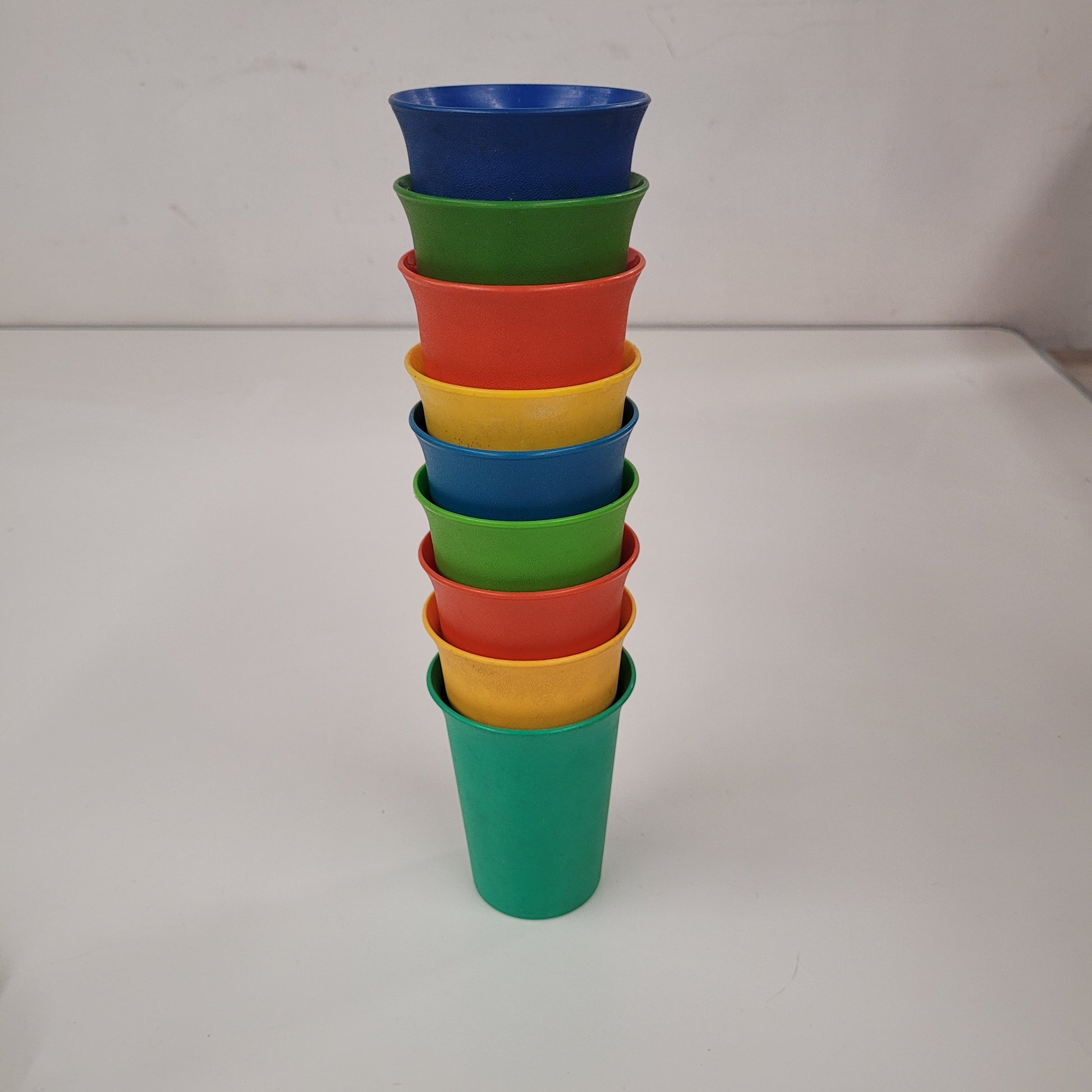 Vintage Tupperware 109 Stacking Bell Sippy Cups Set Of 9 Cups And 3 Lids 