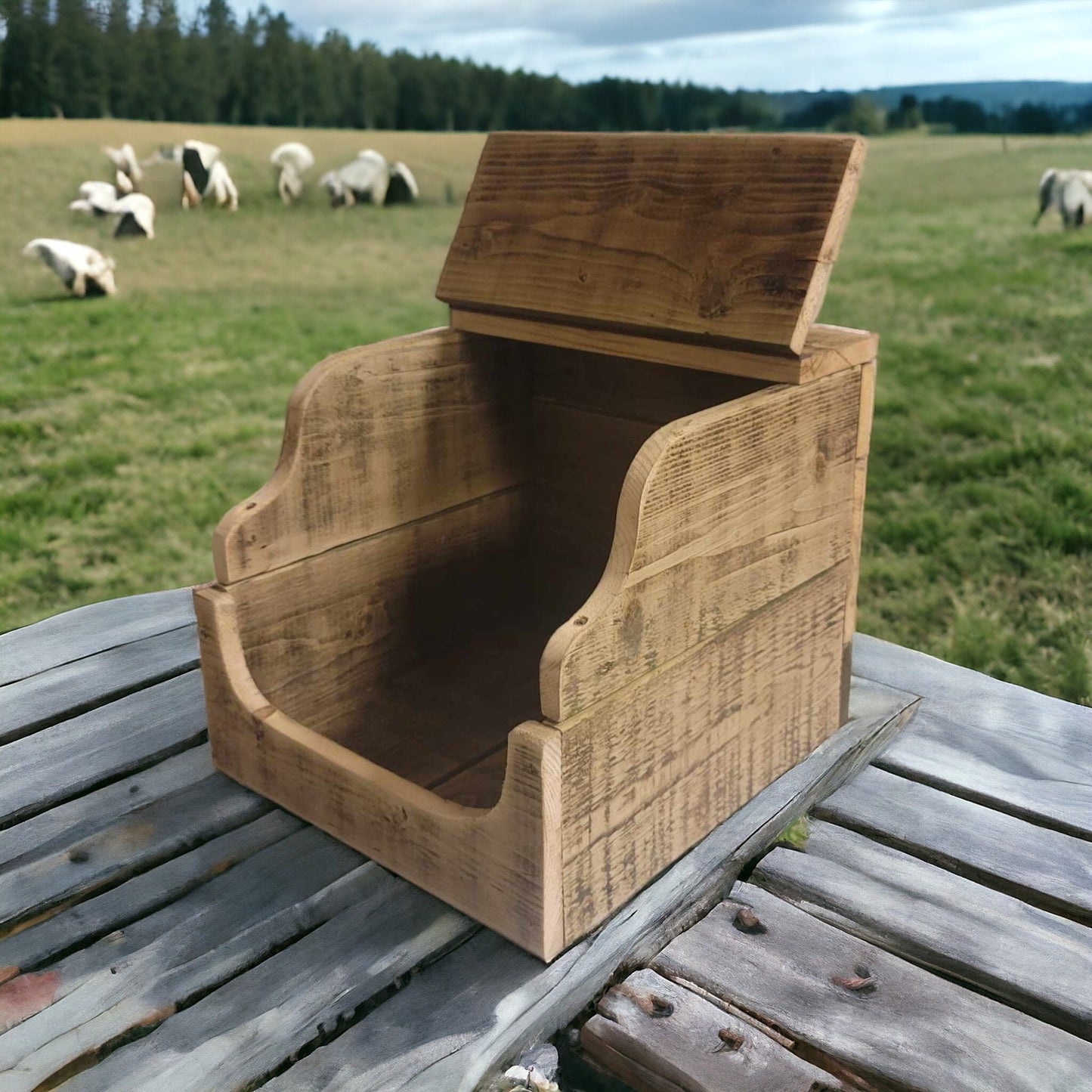 Salt Lick Box Attract Deer To Your Yard