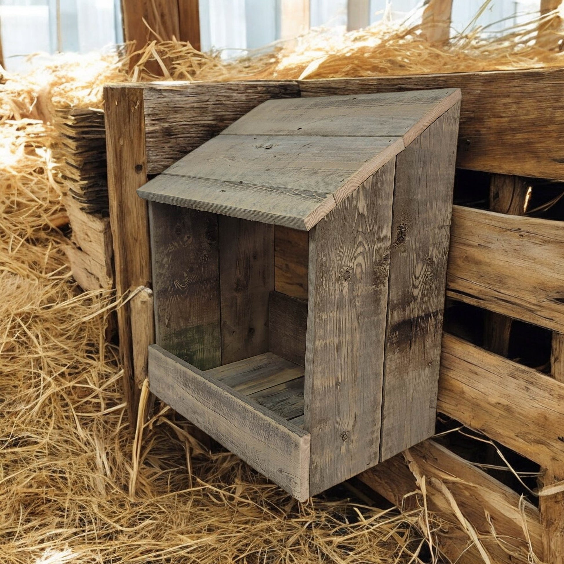 wooden chicken nesting box 