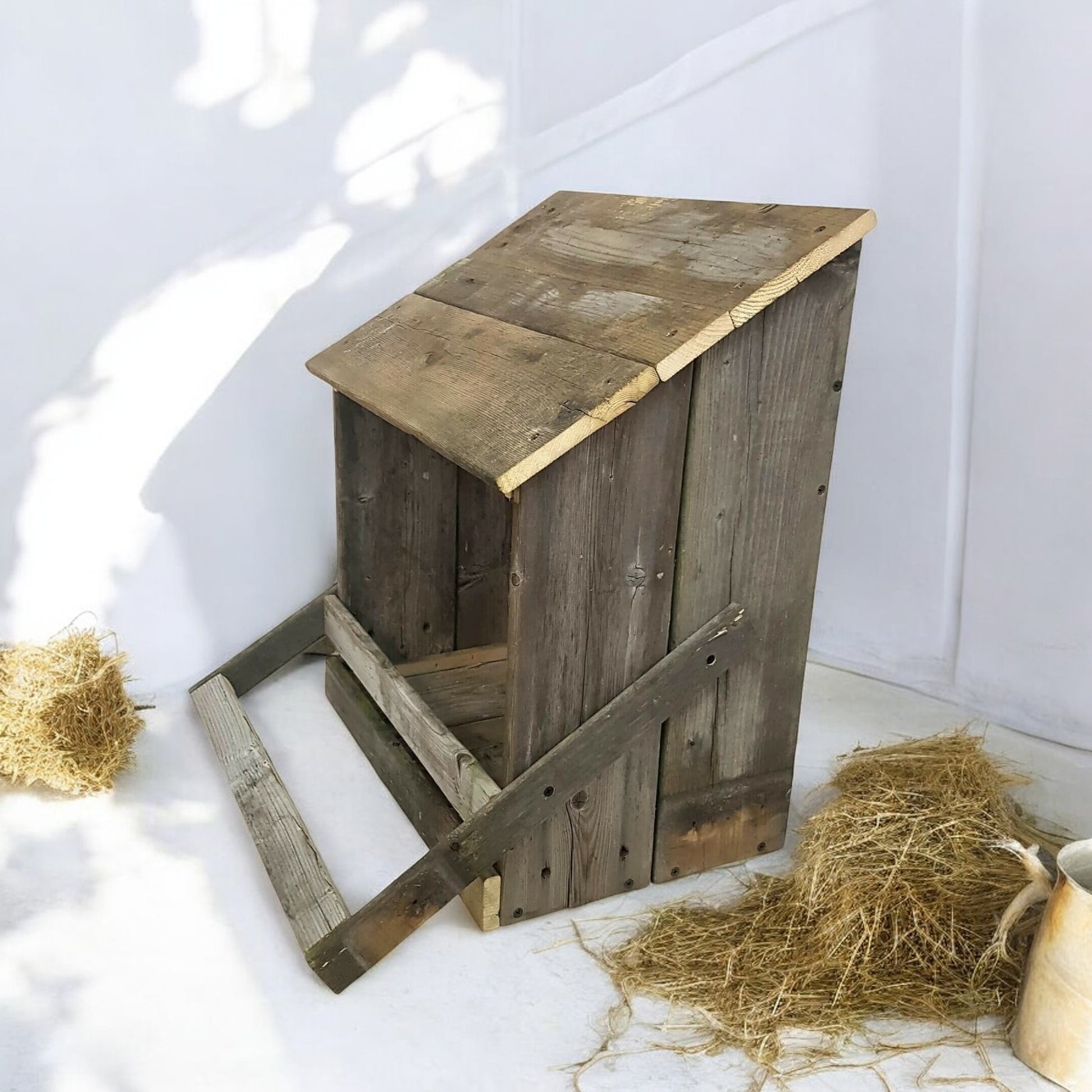 wooden chicken nesting box 