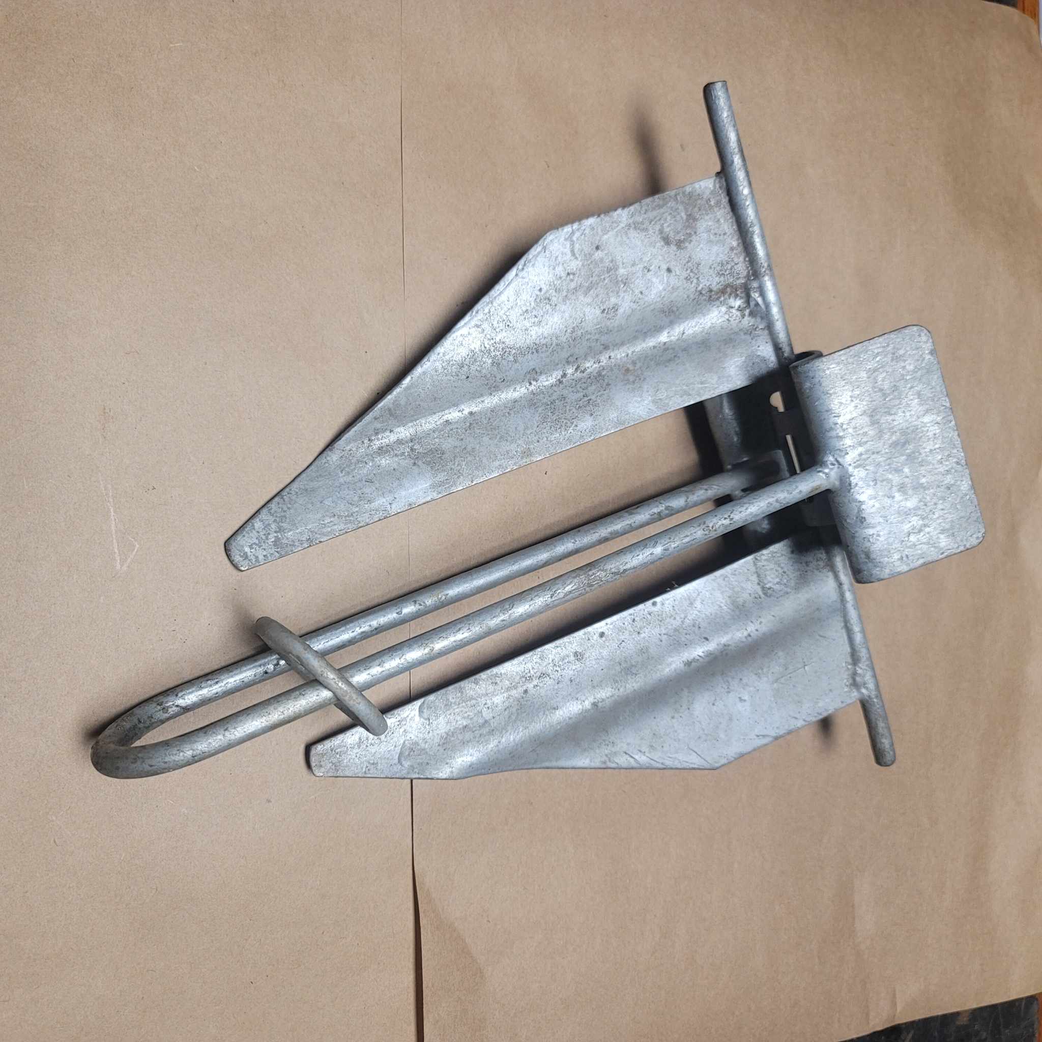 DANFORTH offers GALVANIZED STEEL ANCHOR AND CHAIN 10-12lbs.